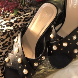 SOLD- LE CHATEAU casual black heels -gold pearl accents